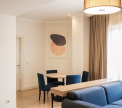 Представительский люкс с джакузи и террасой в Кортъярд Марриотт Сочи Красная Поляна