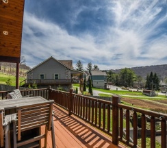 Коттедж с 5 комнатами в Marsh-Mellow Manor 5 Bedroom House