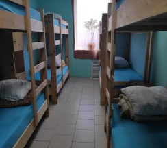 Кровать в общем номере (мужской номер) (общая ванная комната) в Территория комфорта