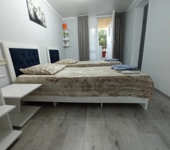 Четырёхместный номер Superior с балконом в Samira