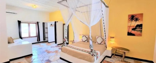 Трёхместный люкс в Paradise Beach Resort