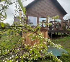 Двухместный коттедж с 2 комнатами с балконом (двуспальная кровать) в Yley glamping