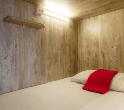 Спальное место в мужском 10 местном номере в Nice Hostel