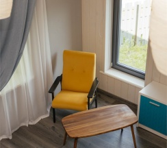 Двухуровневый Джуниор Сюит на втором этаже со своей зоной отдыха в Игуана