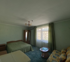 Четырёхместный номер Standard с балконом в Удача