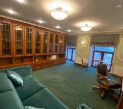 10. Однокомнатный номер "Кабинет писателя", с видом на Монастырскую площадь в Боровница