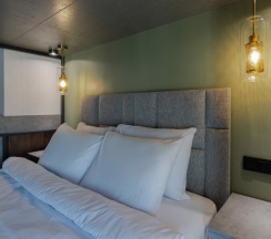 Апартамент 16 Дизайнерский двухуровневый лофт для 2-4 гостей с видом на Москву (с душем) в Ap-in aparts