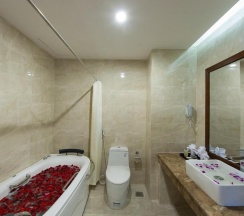Люкс с красивым видом из окна в Muong Thanh Quy Nhon Hotel