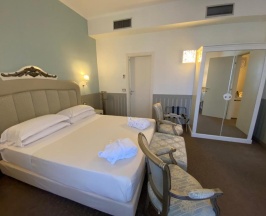 Двухместный номер Deluxe двуспальная кровать в JR Hotels Oriente Bari