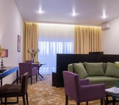 Номер люкс роскошный с террасой в Garden Hotel & SPA