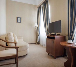 Двухместный полулюкс Grand с красивым видом из окна двуспальная кровать в Селигер Палас