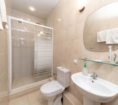 Номер улучшенный полулюкс с 1 двуспальной кроватью в Москва