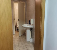 Кровать в 8-местном общем женском номере в Only