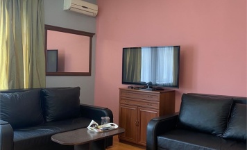 Люкс c двухспальной кроватью и 2 диванами 21 в Карс