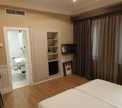 Трёхместный номер в Hotel Cortezo