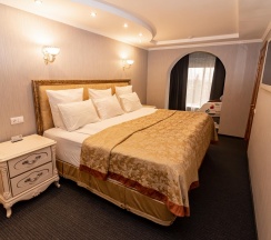 Номер люкс семейный в Azimut Отель Ставрополь