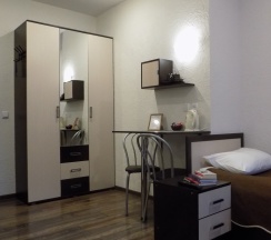 Трехместный номер с двуспальной и односпальной кроватями в Gh_Ms