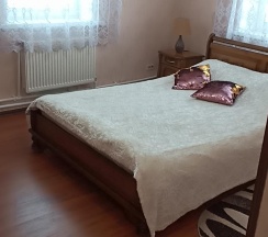 Коттедж стандарт с 2 односпальными и 3 двуспальными кроватями в Суздаляночка