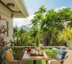 Двухместный номер Standard с балконом двуспальная кровать в Strawberry Garden Homestay