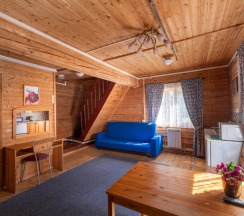 Двухместный коттедж Крестьянский двуспальная кровать в Ателика Улиткино