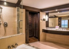 Двухместный люкс Executive двуспальная кровать в Pullman Phuket Karon Beach Resort ex. Hilton Phuket Arcadia Resort