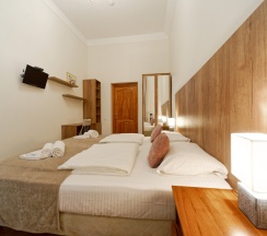 Двухместный номер с двуспальной или двумя односпальными кроватями и допместом в Светлый у Эрмитажа