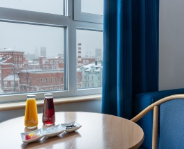 Номер Standard с двуспальной кроватью и софой в Novotel Москва Центр