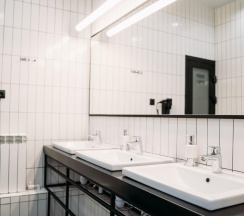 Одноместная капсула в общем женском номере (общие удобства) в Wellhome