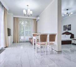 Люкс с гостиной и спальней в IL Punto