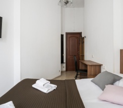 Двухместный номер с эркером и общей ванной комнатой (дабл или твин) в Алиса