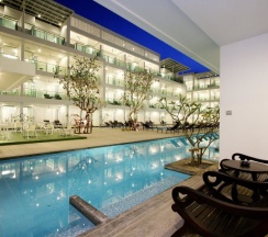 Номер Serene Wing Deluxe Family в Курортный отель The Old Phuket - Karon Beach Resort