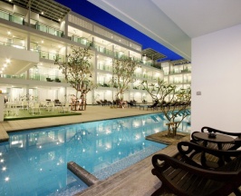 Двухместный номер Deluxe с террасой Sino Wing 2 отдельные кровати в Курортный отель The Old Phuket - Karon Beach Resort