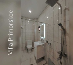 Трёхместный номер Superior с балконом и с красивым видом из окна в Villa Primorskое