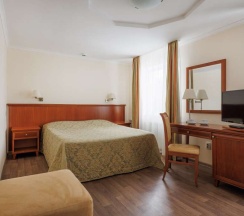 Двухместный номер Green Hills Classic с красивым видом из окна двуспальная кровать в Селигер Палас