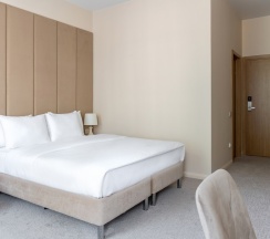 Двухместный номер с видом на город и балконом в Kinney hotel sea view