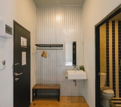 Двухместный номер Superior с видом на бассейн 2 отдельные кровати в The Arbern Hostel x Bistro