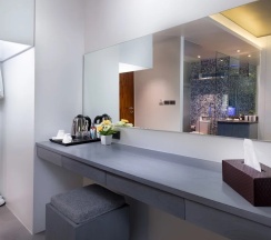 Одноместный номер Deluxe с балконом двуспальная кровать в Kamala Resotel