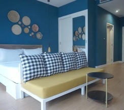 Двухместный номер Deluxe с видом на бассейн двуспальная кровать в Signature Phuket Resort