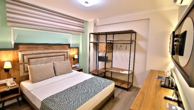 Одноместный номер Economy двуспальная кровать в Club Big Blue Suit Hotel