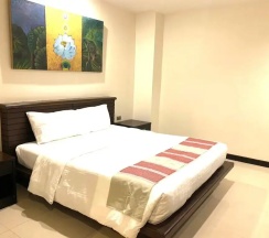 Двухместный номер Standard без окна двуспальная кровать в Lub Sbuy Hostel