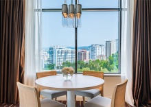 Люкс с большой двуспальной кроватью в Mercure Sochi Centre