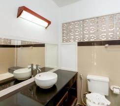 Двухместное бунгало Deluxe с видом на сад двуспальная кровать в Club Bamboo Boutique Patong Beach Resort