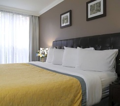 Четырёхместный номер Standard в Edward Hotel North York