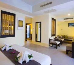 Двухместный люкс с балконом (двуспальная кровать) в Palm Galleria Resort