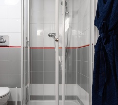 Номер стандарт с окном, выходящим во внутренний холл отеля (без естественного освещения) в Travel Passage