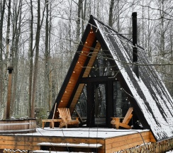 Коттедж c 1 комнатой с красивым видом из окна в Deep Lake House