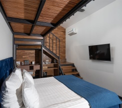 LOFT BLUE в Парадная