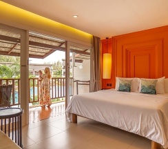 Номер Deluxe с видом на бассейн в Arinara Beach Resort Phuket