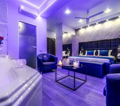 Номер комфорт улучшенный с 1 двуспальной кроватью в Алекс