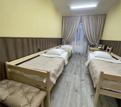 Отдельный номер (3 односпальных кровати) в Кольский 126